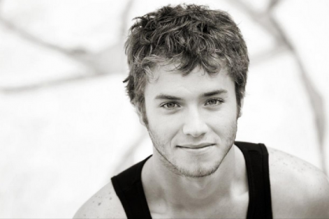 800px-jeremy_sumpter.png